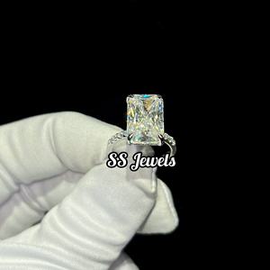 Anillo de Compromiso de Moissanita VVS de 6 Quilates, Oro Blanco de 10K, Corte Radiante, Engaste de Puntas, Chapado en Rodio, Regalo de Boda y Aniversario - Product Image 6