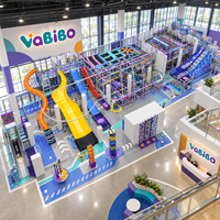 Aire de jeux intérieure commerciale géante avec piscine à balles, triple toboggan, bassin rotatif, terrains de trampoline et pods de jeu interactifs Vabibo TL050-03