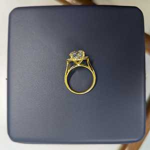 Bague de fiançailles halo en diamant de laboratoire rond 3,40 carats, couleur DEF, certifiée IGI, sertie pavé, pureté VVS-VS - Product Image 2