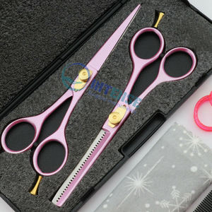 Juego de Tijeras de Peluquería Profesionales y Tijeras de Entresacar para Barberos y Estilistas, con Filo Afilado y Mango Cómodo - Product Image 2