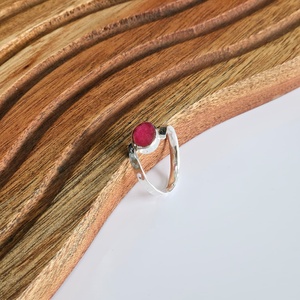 Anillo de Plata de Ley 925 con Gema de Rubí de Corte Ovalado, Hecho a Mano, Ajustable, Joyería de Lujo para Bodas y Fiestas - Product Image 3