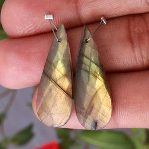 พลอยลาบราโดไรต์สีน้ำเงินธรรมชาติ DHORGEMS ทรงเหลี่ยมหลากหลายรูปแบบ พร้อมคุณสมบัติเปลี่ยนสี สำหรับทำต่างหูและเครื่องประดับ - Product Image 5