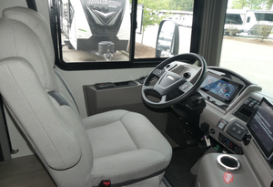 4UZAAJFC4SCVT4026 Nueva Autocaravana Diésel de Lujo Clase A 2025 con Motor Turbo y Amplio Interior Deslizable - Product Image 6