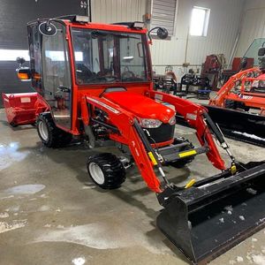 Tractor de ruedas compacto Massey Ferguson GC1725M de calidad superior - Product Image 1