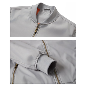 Chaqueta de bombardero ligera personalizable para hombre, cortavientos de tela suave y acogedora con cuello de piel sintética sostenible y logotipo personalizado - Product Image 3