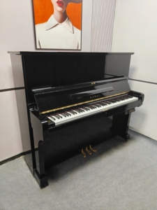 เปียโนตั้งพื้น Kawai KU3B มือสองจากญี่ปุ่น สีดำ คุณภาพการผลิตที่แม่นยำ แข็งแรง ทนทาน เล่นได้ลื่นไหล รุ่นยอดนิยมสำหรับส่งออก - Product Image 1
