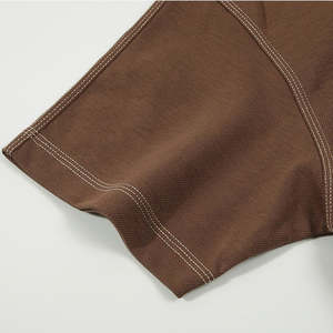 Conjunto Deportivo Personalizado OEM 2026 para Hombre, Camiseta y Pantalones Cortos con Logotipo Bordado y Costuras en Contraste, con Envío Gratuito - Product Image 5