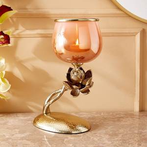 Portavelas cónico de aluminio decorativo con detalles artesanales y estructura estable ideal para centros de mesa de eventos - Product Image 1