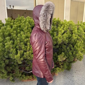 Chaqueta Acolchada de Cuero Genuino Color Borgoña para Mujer, Forro de Algodón Transpirable, Capucha de Piel, Parka de Invierno Cálida, Piel de Cordero Real - Product Image 4