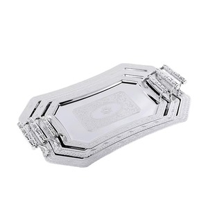 Juego de 3 bandejas de servicio con acabado plateado y detalles dorados, perfectas para la recepción de invitados y uso festivo, procedentes de la India. - Product Image 5