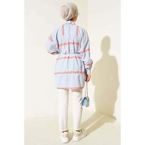 Camisa a rayas con estampado de hilo azul - Product Image 1