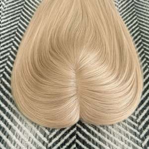 Topper de cheveux humains Remy blond champagne, base mono, 100% cheveux chinois - Product Image 3
