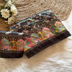Sari VASTRA COTTAGE en soie jacquard pure zari de qualité supérieure, imprimé numérique, style pashmina, teint à la main, avec blouse assortie - Product Image 1