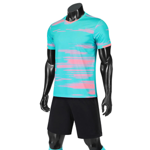 Kit d'uniformes d'équipe de football personnalisés Ensemble de shorts de football sublimés de qualité supérieure Tissu léger évacuant l'humidité Col en V - Product Image 3