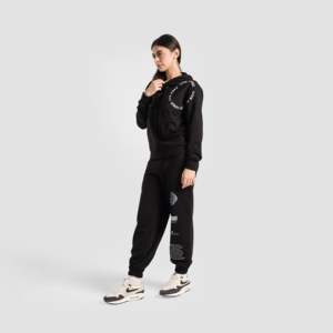 Sudadera con Capucha Regular Live Free, Diseño Negro Transpirable para la Temporada de Otoño - Product Image 4