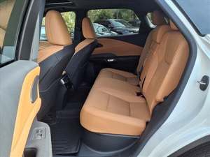 Lexus RX 350 Premium AWD SUV 2023, automatique, sièges en cuir, toit ouvrant, caméra arrière 360°, moteur turbo 8L - Product Image 3