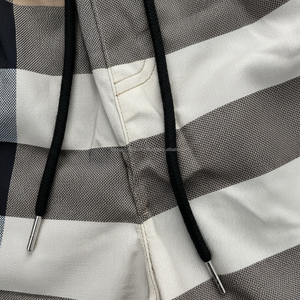 Pantalones Cortos Casuales de Hombre a Cuadros Beige de Lujo, Pantalones Cortos de Moda con Cordón para la Playa de Verano con Patrón a Cuadros de Alta Calidad - Product Image 6