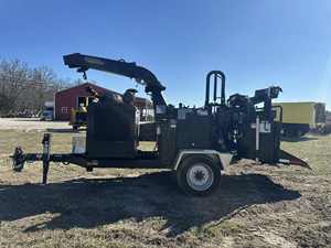 Trituradora de Tambor de Alimentación Manual de Alta Producción Bandit 18XP Intimidator con Capacidad para 18 Pulgadas y Motor - Product Image 3