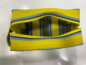 Estuches de cosméticos de lujo Estuche de maquillaje de alta calidad con cierre de cremallera de nailon de estilo moderno Marca Kapadavala fabricada - Product Image 3