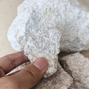 La pirofilita asegura un empaquetado consistente de las partículas en morteros de mezcla seca, lo que garantiza un desarrollo de resistencia y una capacidad de trabajo confiables. - Product Image 1