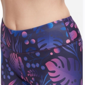 Vente en gros de leggings de yoga taille haute tendance pour femmes sans couture sport élastique Scrunch fesses pantalon de fitness motif solide - Product Image 3