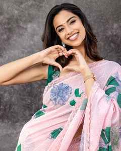 Diseñador de Bollywood Georgette Saree Exclusivo Fancy Última Impresión digital India Calidad Premium Sari Colección de Ropa Étnica - Product Image 1