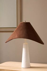 Lámpara de Mesa de Resina Premium con Diseño de Cuerpo Esculpido para Iluminación de Hogar de Lujo y Exhibición Decorativa - Product Image 3