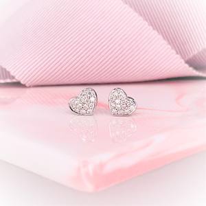 Boucles d'oreilles clous en or blanc massif 18 carats avec diamant naturel taille brillant rond, style amour, couleur G, pour femme, par Sheri Jewels - Product Image 3