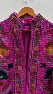 Rose fait à la main gaufré TNT Vintage Suzani hiver veste courte hiver brodé veste fête porter veste taille unique - Product Image 4