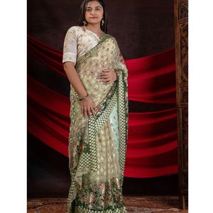 เสื้อบราสโซ่ผ้าส่าหรีสีดำพิมพ์ลายดอกไม้สีแดงสีทองดีไซน์หรูหราขอบสำหรับตกแต่งสำหรับโอกาสต่างๆ - Product Image 3