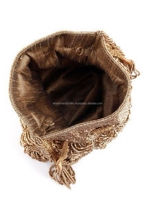 Sac de Potli de Broderie Chikankari Indien pour Femmes Cadeau de Retour de Faveur Sac à Main Potli pour Filles au PRIX DE GROS PAR L'ARTISANAT DE LUXE - Product Image 2
