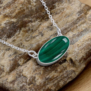 Collar con Colgante de Malaquita Natural de Alta Venta, Plata de Ley 925, 8x16 mm, Ovalado, Hecho a Mano, Joyería Minimalista, Regalos para Mujer - Product Image 2