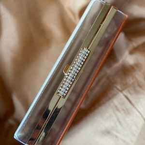 Pochette moderne en résine époxy pour femmes |   Pochette de mariage rigide haut de gamme |   Mode de luxe écologique et imperméable - Product Image 2