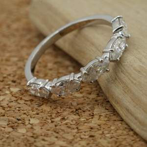 Fournisseur Lab Grown Diamond Ring 18k Gold Marquise Cut E VVS2 Clarity pour les bijouteries Wholesale - Product Image 2