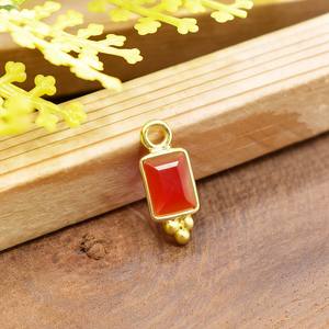 Cornaline Budge Tiny Charm-Pendentif lunette plaqué or, collier pendentif fait main à trois motifs bruts, breloque pierre précieuse à facettes - Product Image 1