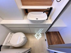 Autocaravana de Lujo Imperial Outdoors XPLORE S145, Aplicación para Automóviles, Uso en Campamentos, Color NEGRO, 4-6 Personas, Aire Acondicionado, EURO 5 - Product Image 5