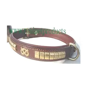 Experience in Selling Leather Material Made Crystal Rivet Decoration Dog Neck Collar with Brass Clinch from Best Exporter