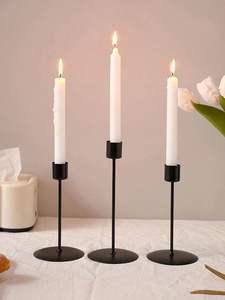 Encuentre el equilibrio perfecto de forma y función con los candelabros de alambre dorado que se adaptan a todos los gustos y estilos de decoración - Product Image 3