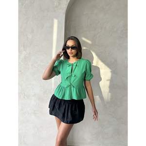 Blusa de Popelina con Lazo Frontal Color Esmeralda para Mujer, Marca Topshow, Camisa de Moda al Por Mayor - Product Image 3