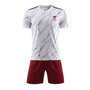 Tenue de football personnalisée OEM imprimée, 100 % polyester, meilleure qualité, prix compétitif, nouveau design, fabriquée au Pakistan, ensembles à découpe automatisée - Product Image 1