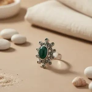 Bague vintage en argent 925, onyx vert, incrustation de marcassite, pierre précieuse taille princesse, plaqué rhodium, bijoux privés 'IS' sous licence pour femmes - Product Image 2