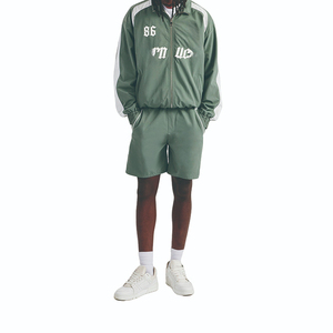 Conjunto Deportivo de Alta Calidad para Hombre, Chaqueta Larga con Cuello Alto y Bloques de Color, Manga Larga, Cierre de Cremallera, Estampado de Letras, Pantalones Cortos Verdes - Product Image 1