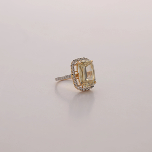 แหวนเพชรทรงรัศมีสีเหลืองเพาะเลี้ยงในห้องปฏิบัติการ ได้รับการรับรองจาก IGI พร้อมวงแหวนล้อมเพชรสำหรับหมั้นและแต่งงาน ทำจากทองคำ 18K สีเหลือง / ขาว และสีโรสโกลด์ - Product Image 2