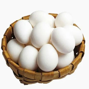 Œufs de poule frais blancs de qualité supérieure, œufs de ferme avec coquilles propres, idéaux pour le petit-déjeuner, la pâtisserie et la préparation des repas - Product Image 2