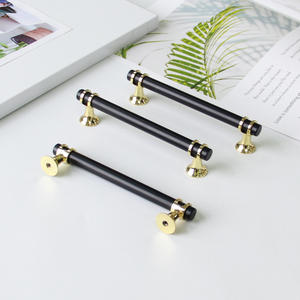 Manijas Modernas de Lujo en Negro y Dorado para Armarios de Dormitorio, Tiradores Minimalistas de Acero Inoxidable para Cajones, Herrajes para Armarios de Cocina y Guardarropas - Product Image 3