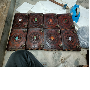 Diarios de cuero hechos a medida Patrón de caballo Deckle Edge Trapo de algodón Papeles hechos a mano Reventa Ágata Inclusión de piedras preciosas - Product Image 1