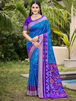Sari en soie Banarasi Pochampally semi-blanc de qualité supérieure, motif zigzag sur toute la surface |   Ikkat tissé à la main |   Tout pour les femmes