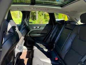 Seminuevo Clean 2022 Vol _ vo xc60 B5 Plus Sport Utility 4D - Product Image 5