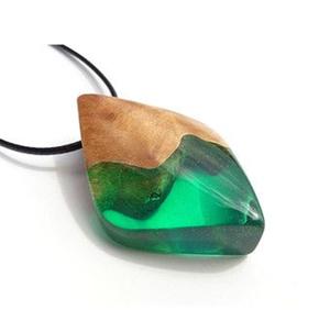 Collier pendentif en résine époxy de qualité exportée, bijoux en bois de résine collier en bois et résine à prix abordable - Product Image 1