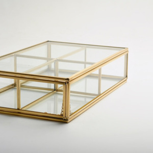 Caja de almacenamiento de vidrio con particiones de latón, marco de Metal dorado de lujo moderno hecho a mano, organizador acrílico decorativo para el hogar para collares y anillos - Product Image 4